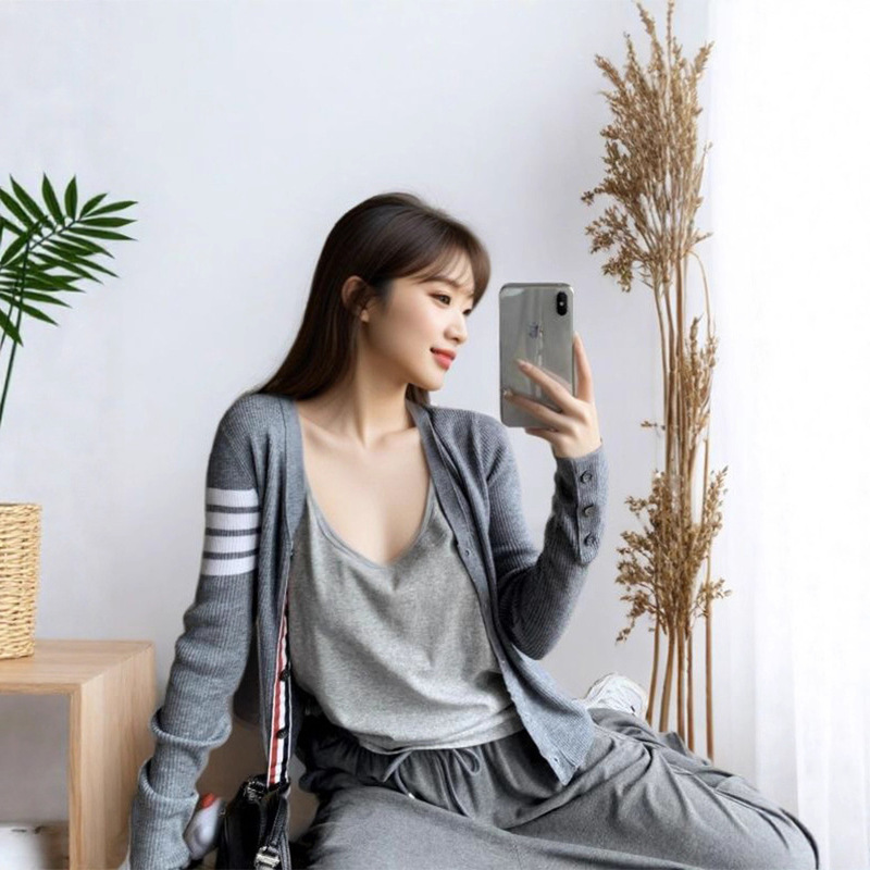 White Knitwear Sun Protection Cardigan Women's Outer Wear 2025 Early Autumn New Thin Slim Top Long Sleeves