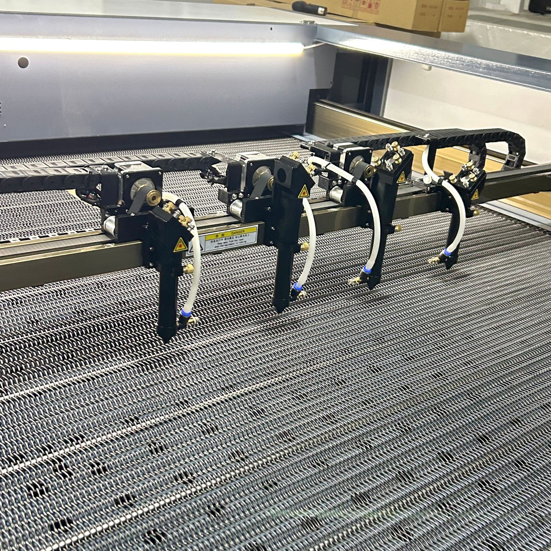 玩具行业小型激光切割机1816四头电动送料可加视觉定位全景双轨道