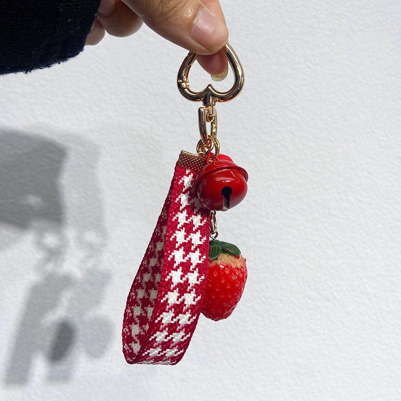 18g Weight Bag Pendant, Keychain Classification 1 Piece Quantity Holiday, Banquet, Daily Occasion Metal Material Strawberry Pattern Unisex Gender Korean Style Style Korean Style Strawberry Metal Unisex Bag Pendant Keychain 4