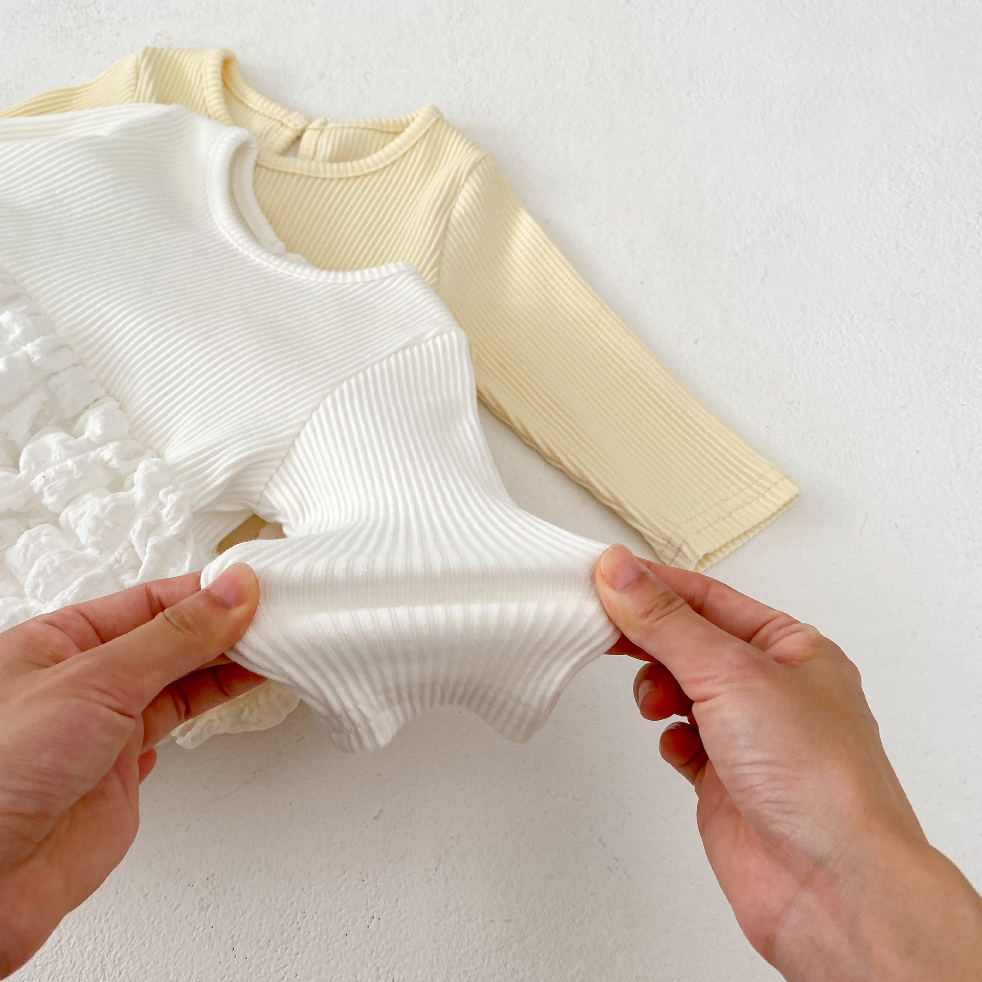 Tuta Ha Yi a maniche lunghe in garza a bolle per bambina autunno 2024, tuta da gattonare + set di 2 cappelli in regalo_voghion.com