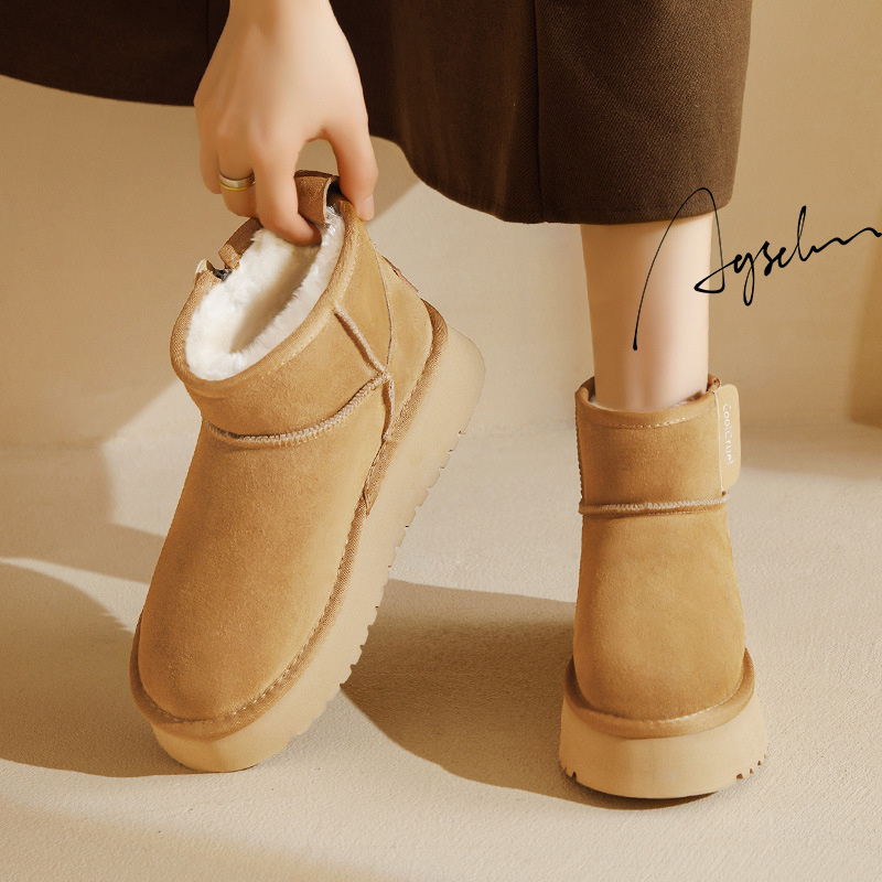 Botas de nieve de fondo grueso para mujeres en invierno de 2025 nuevos zapatos de algodón grueso de lana clásica botas cortas de lana