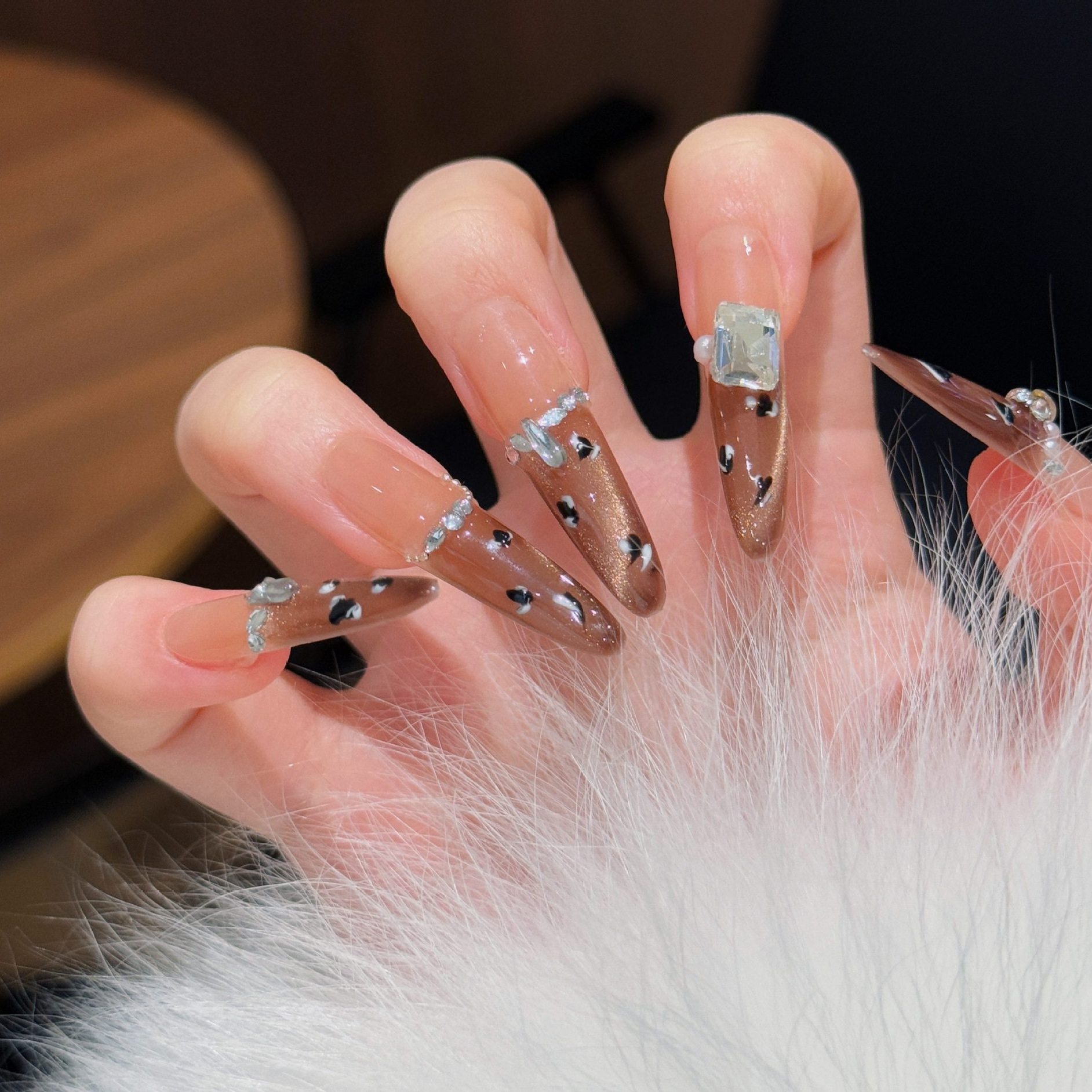 Otoño y invierno desgaste de uñas hechas a mano de nuevo parche de uñas de alta calidad, piezas de uñas falsas, productos terminados de perros delgados, tipo de desgaste largo