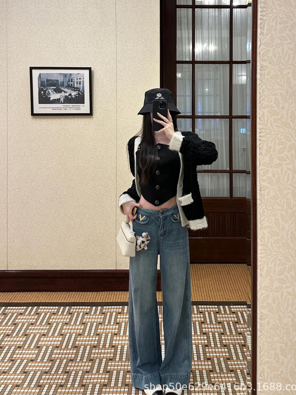 2025年早秋Val*新款V字扣口袋盖点缀直筒牛仔裤设计感潮流高腰女|undefined