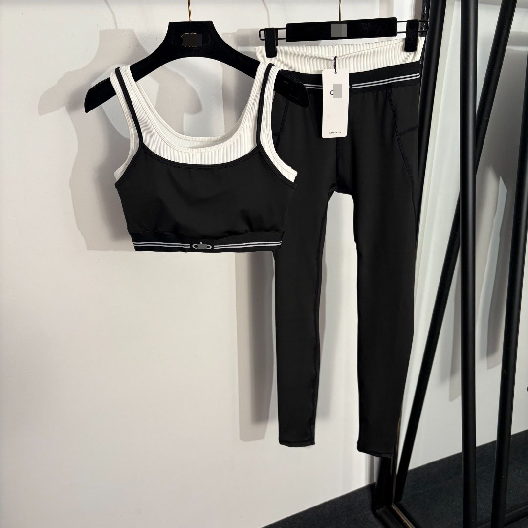 New Yoga Sports Set with Two-Piece Color-Blocking Design, Includes a Camisole with Chest Pads + Elastic Slim-Fit Leggings