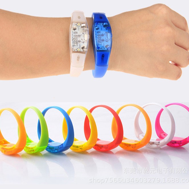 Led silicona control remoto luminiscente pulsera de concierto estrella auxiliar props pulsera de control remoto