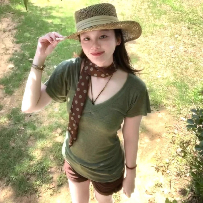 Green V-Neck Short-Sleeve T-Shirt for Women, Summer 2026 New Style, Stunning Summer Outfit, Unique Slim-Fit Base Top Green V-Neck Short-Sleeve T-Shirt for Women, Summer 2026 New Style, Stunning Summer Outfit, Unique Slim-Fit Base Top