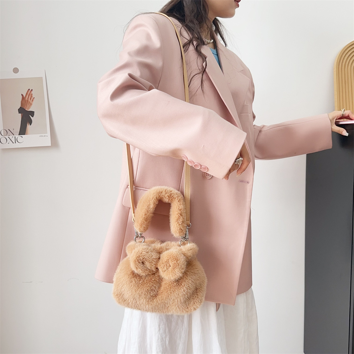 Shoulder Bag, New Plush Handbag For Autumn And Winter 2024, Fashionable And Popular Bow-knot Versatile Lady's High-end Crossbody Bag._voghion.com