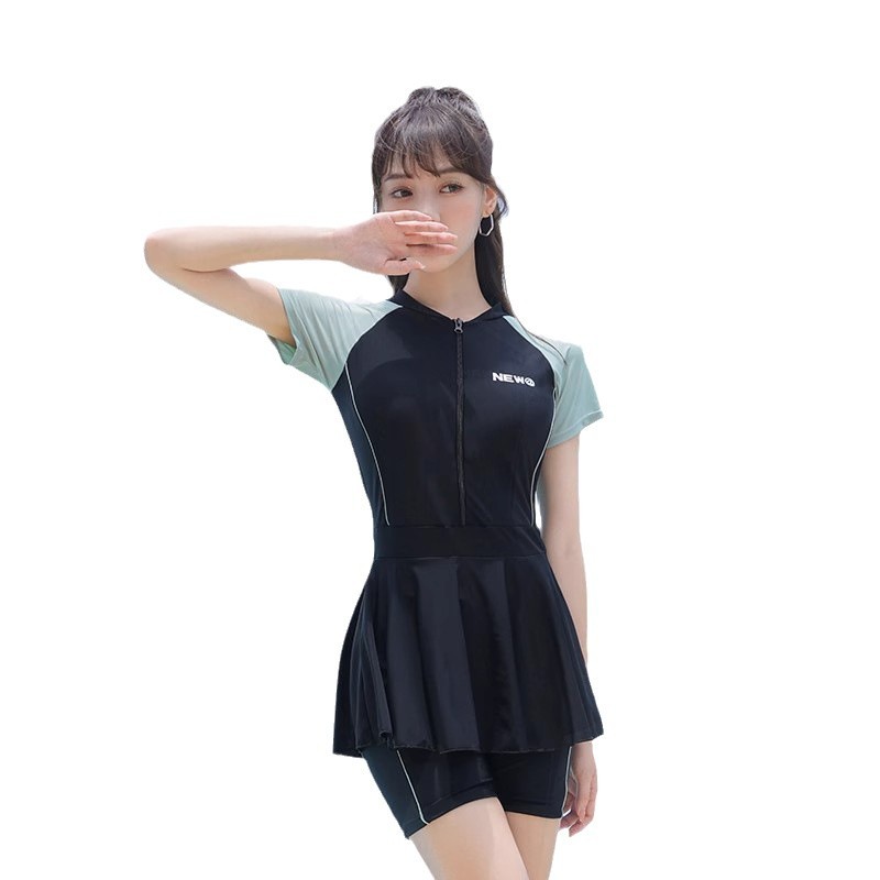 Verano nuevo trajes de baño de mujer estilo coreano color deportivo de corte de piel delgada vestido conservador trajes de baño vacacionales
