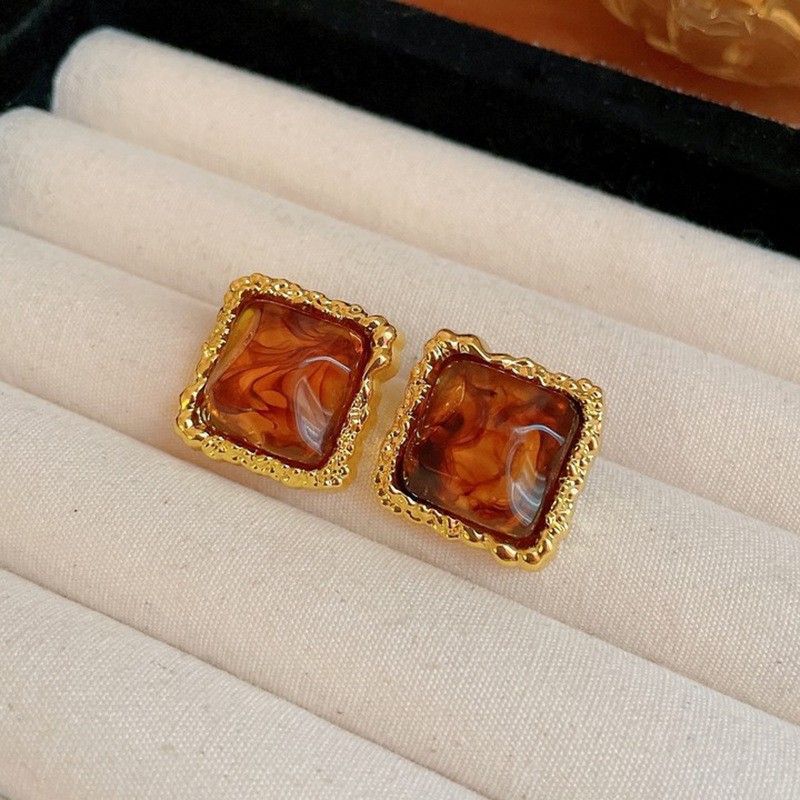 Retro Merrade curry plata aguja pendientes de moda versátil Hong Kong aretes de estilo ligero lujo alta sensación otoño invierno pendientes
