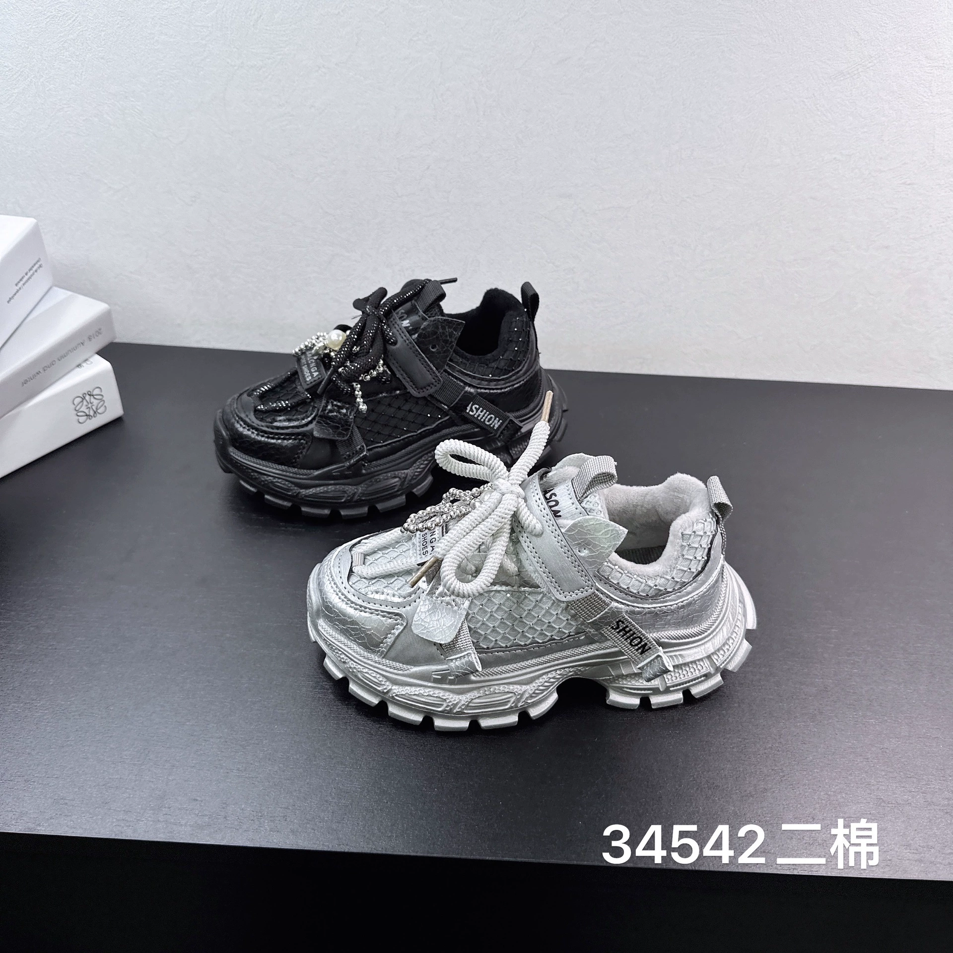 Детские повседневные спортивные кроссовки 2025 весна новый стиль для девочек одинарная сетка дышащие универсальные модные кроссовки для мальчиков