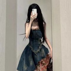 フランス式の美しい甘いギャルの胸を塗るデニムのワンピースの女性の夏の高級感は腰を収めて着痩せします。