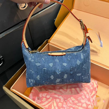 ���Q�߰��ϻ�����ţ��Hillsа��й��㶹����Ҹ��Ԫ��Ů���ٴ�