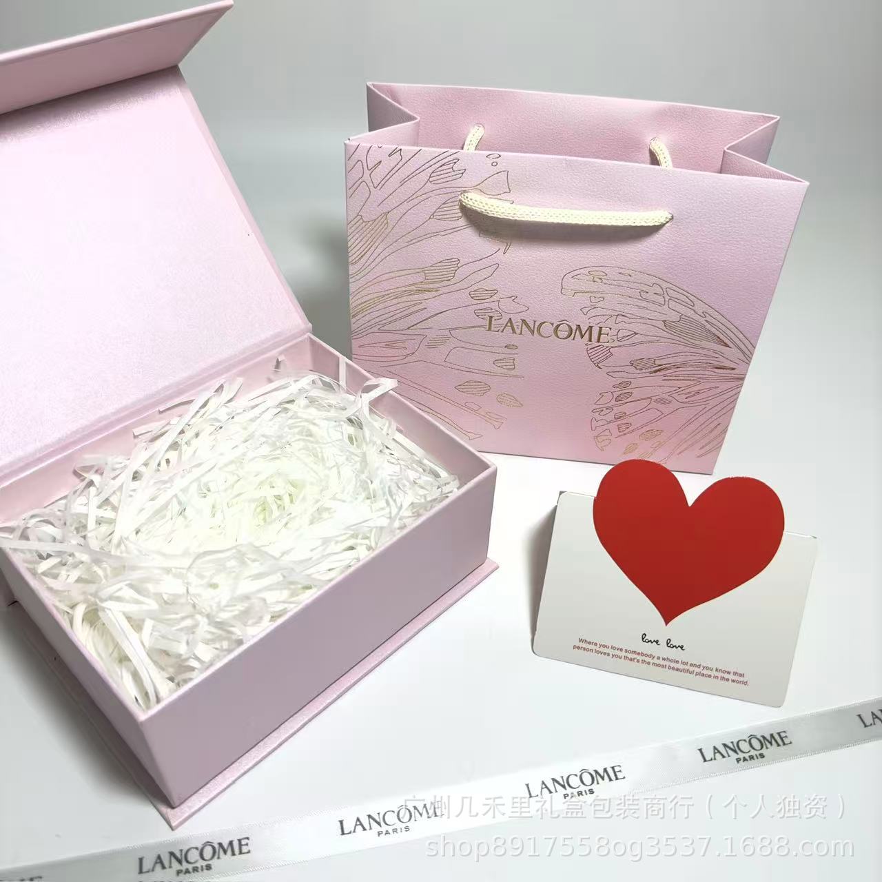 Set with butterfly, gift box, hair band, postcard