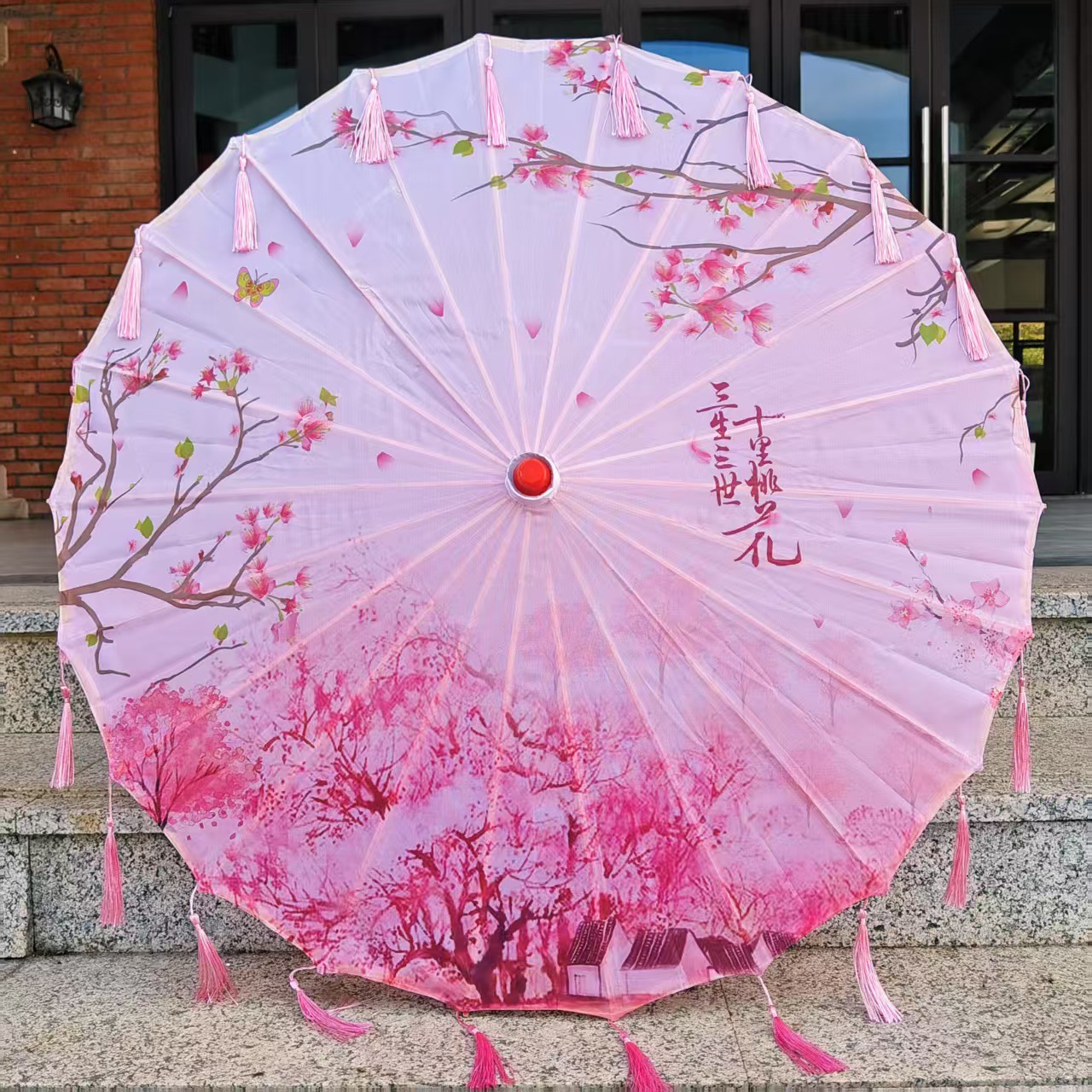 핑크색 술이 달린 10마일의 복숭아꽃