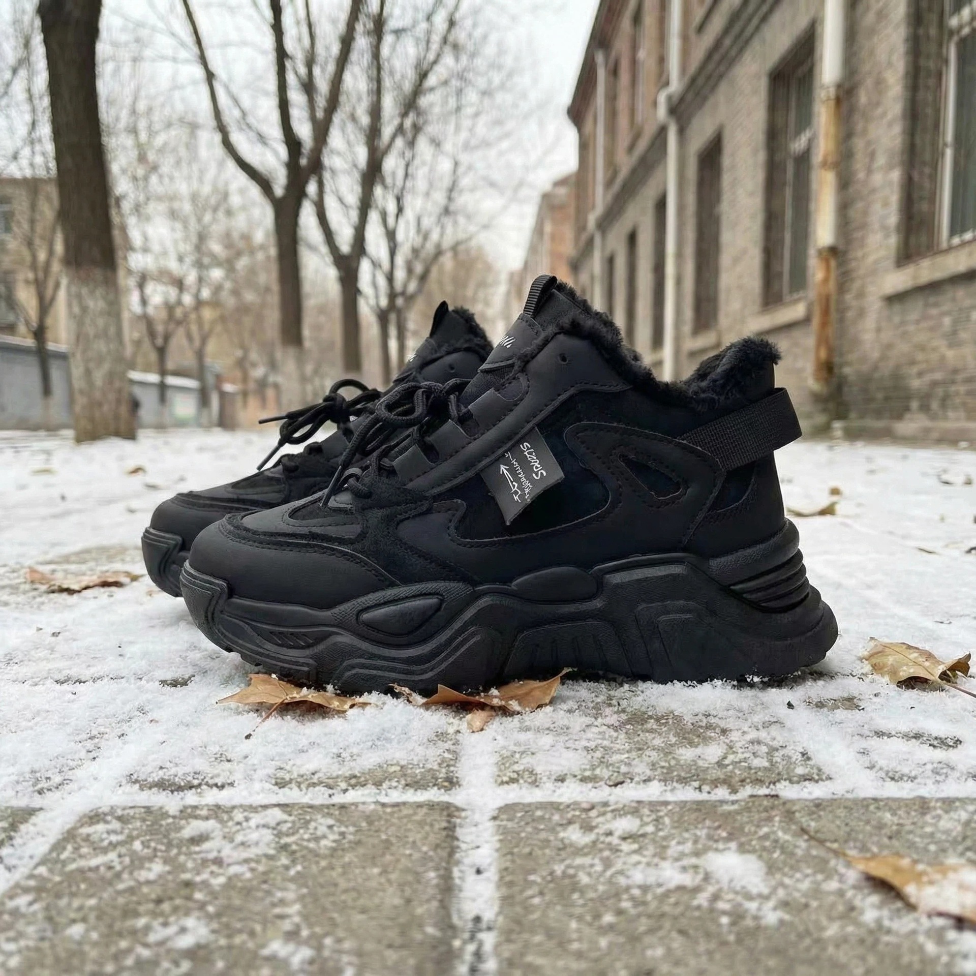 Invierno de lana y zapatos de algodón gruesos para mujeres nuevos zapatos deportivos de alta altura para padres con botas de nieve cálidas