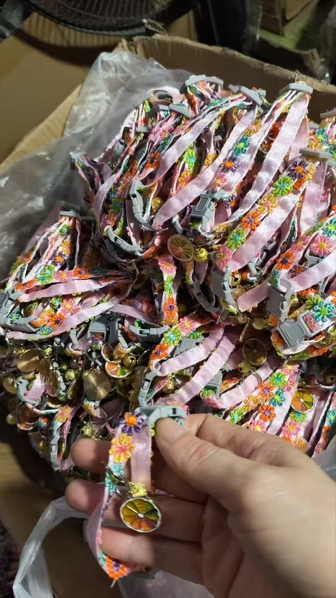 폭발성 목걸이-꽃 목걸이