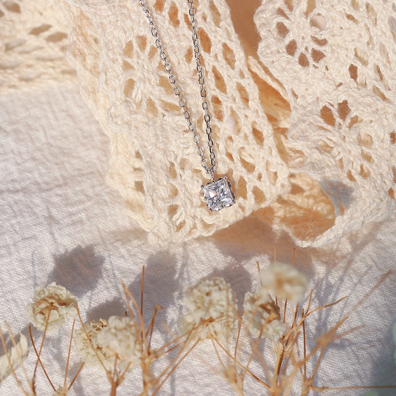 All Seasons Season 1 Piece 925 Sterling Silver Geometric Moissanite 925 Sterling Silver Cable Chain Pendant Necklace