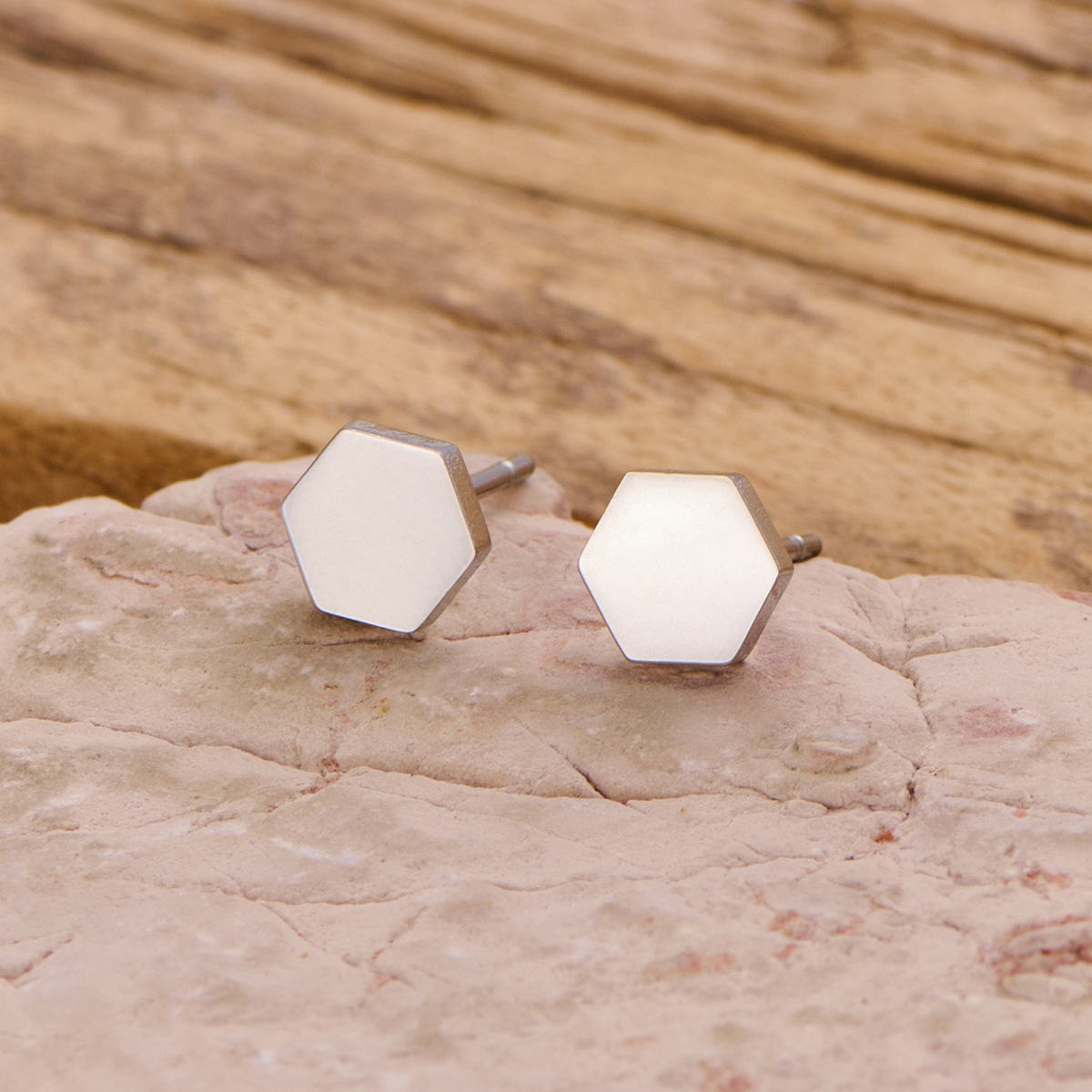 Nuevos productos de comercio exterior transfronterizo: pendientes minimalistas de acero inoxidable con diseño de flor, palmera y corona, estilo japonés y coreano, disponibles para venta al por mayor. image 28