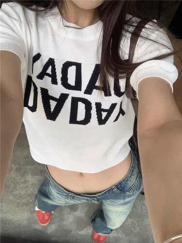 White crew neck T-shirt, niche knit sweater for women, summer hot girl, slim-fitting base layer, slim short top