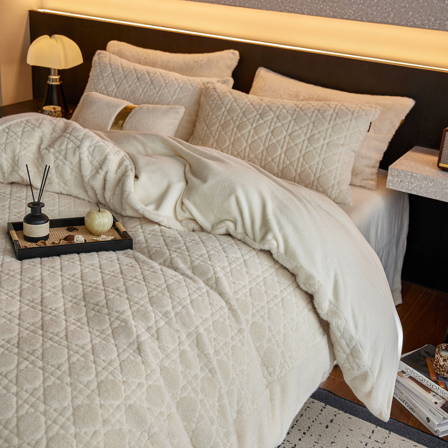 A类轻奢风超保暖水貂绒四件套冬加厚被套牛奶绒雕花床单床品白色