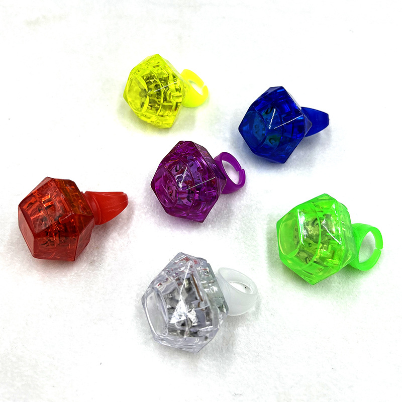 彩色钻石戒指1 (1).JPG