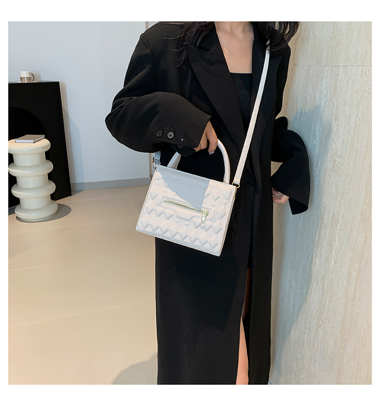 Simplified diamond grid embossed women's handbag 2024 new solid color Korean version stylish single shoulder crossbody_voghion.com