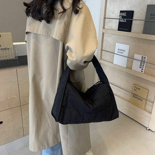 2025 Autumn/Winter New Trend Ins Checkered Rhombus Nylon Canvas Shoulder Crossbody Lunch Bag with Large Capacity for Women