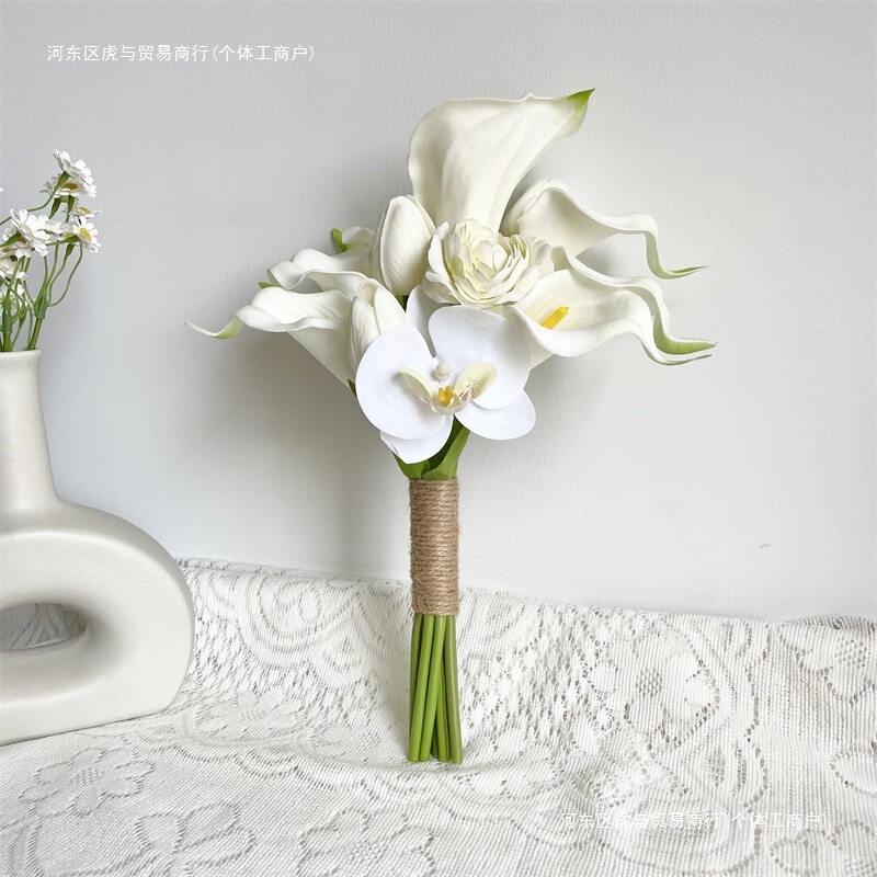 花嫁の結婚式の手持ち模擬チューリップオランダカイウユリの写真スタジオの写真の花束高級カップルの証明書手持ち花|undefined
