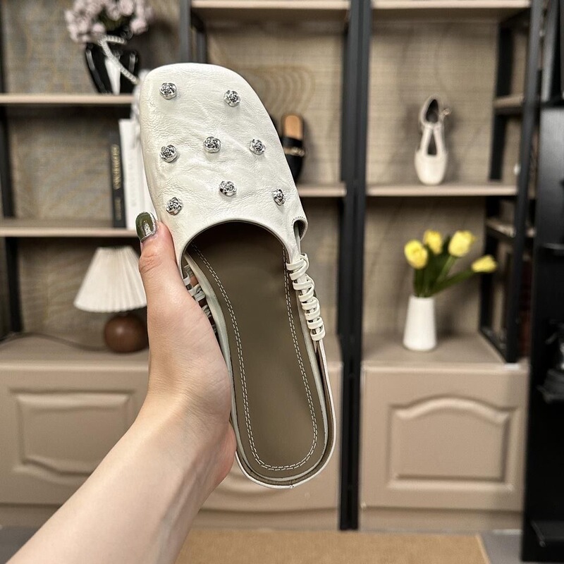 2026 New Spring and Summer Rhinestone Hidden Heel Closed-Toe Slip-On Women's Summer Fashion Versatile Mule Slippers