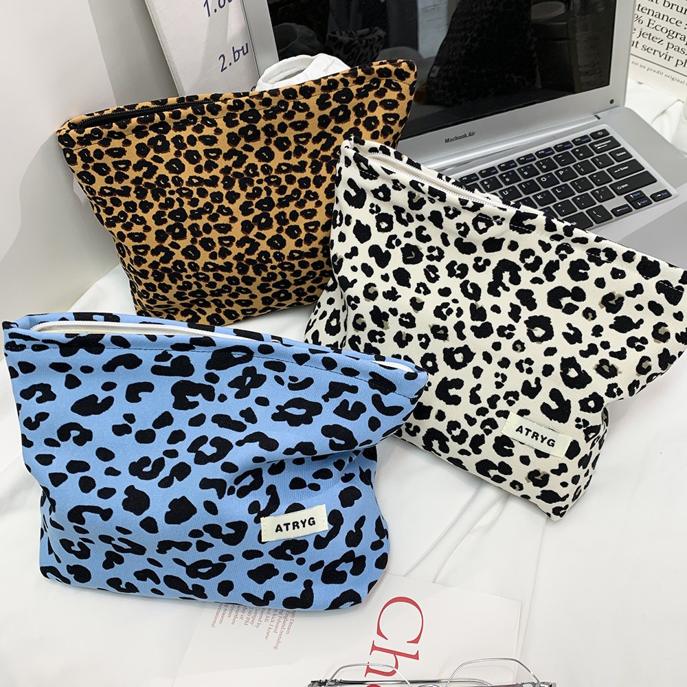 Bolsas de maquillaje de leopardo impresa bolsas de lápiz labial bolsas de almacenamiento portátiles de gran capacidad bolsas de mano una bolsa de lotes
