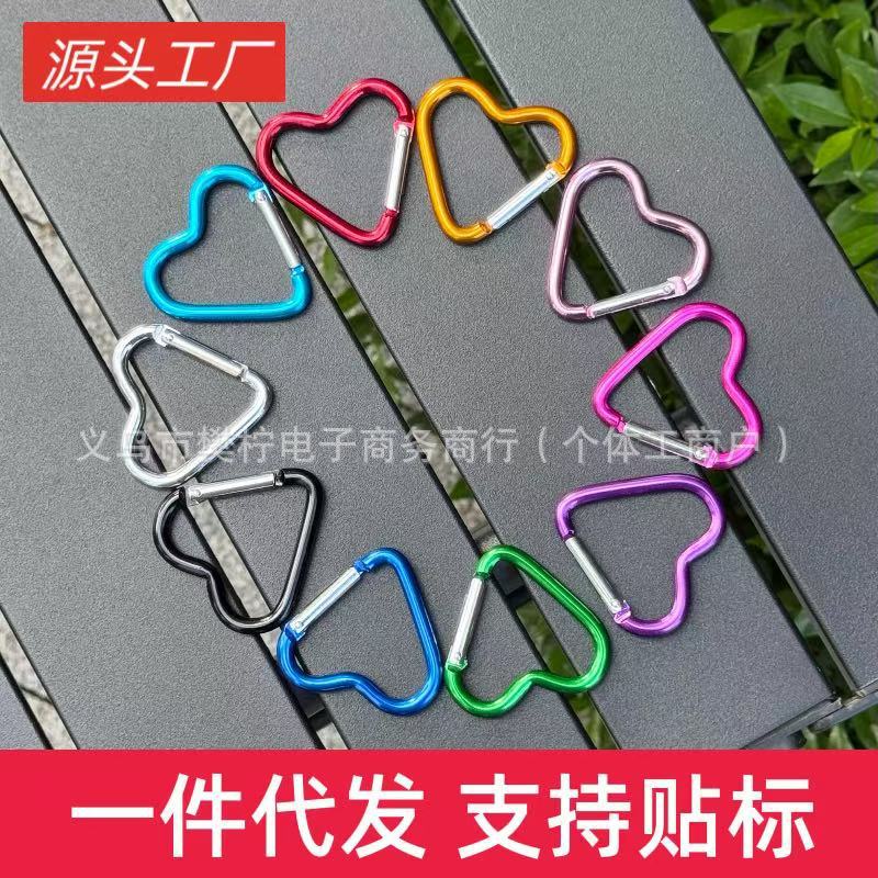 Factory direct stock heart-shaped carabiner DIY children's clothing small bag mini heart-shaped hanging buckle one-piece drop shipping
