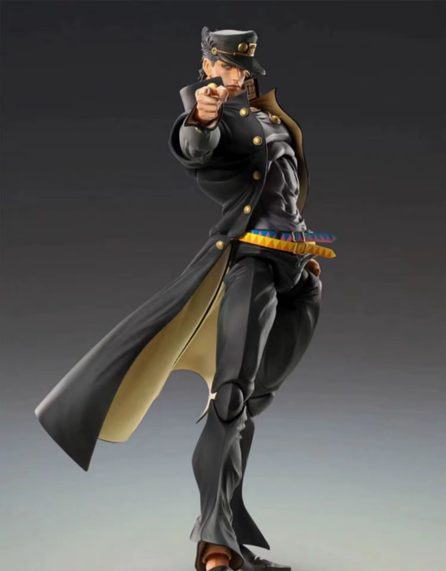Фигура Джотаро Куджо большая подвижная, платиновая отделка, коллекционная