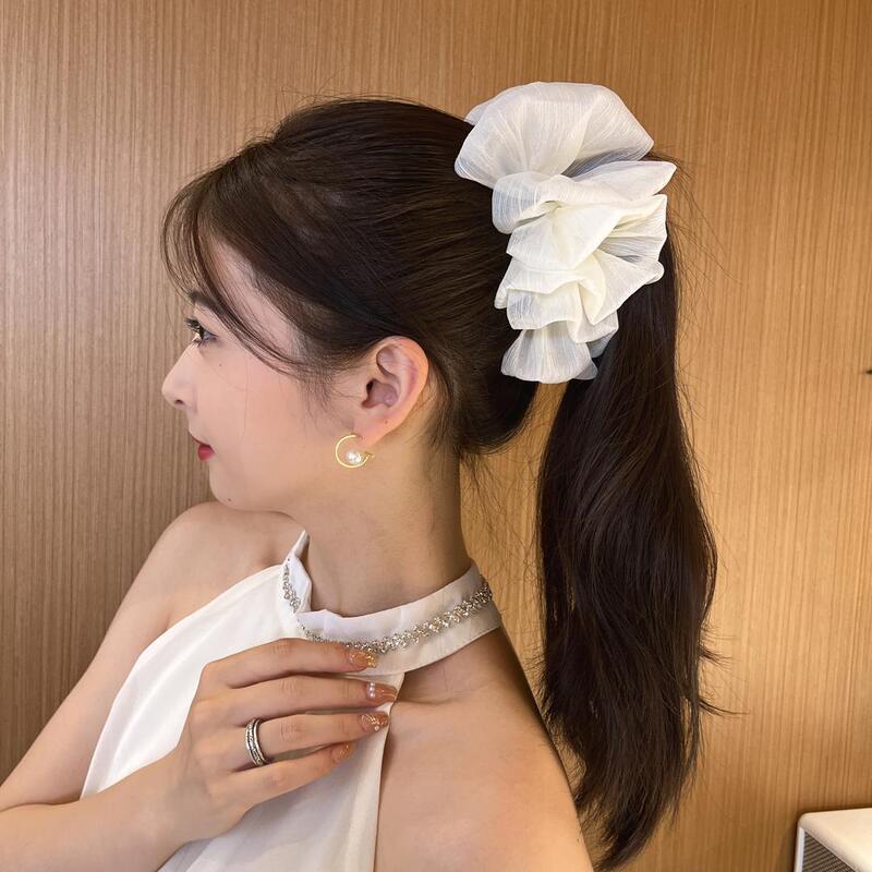 非金属布芸髪飾り両面泡網糸大サイズのクリップがふわふわしています。|undefined