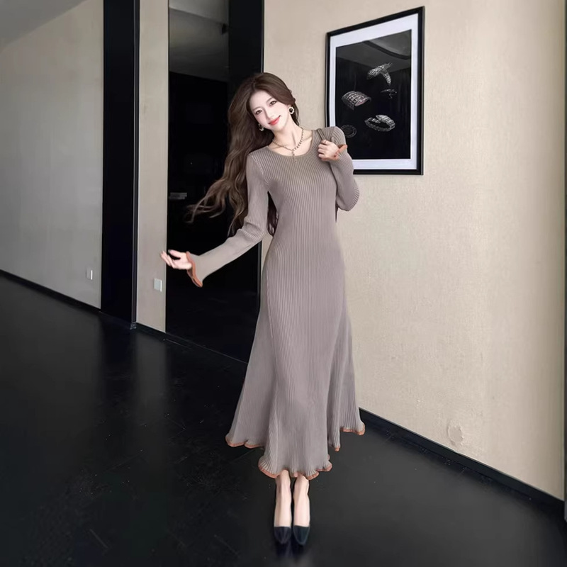 Spring High-Quality New Cloud-Pattern Knit Dress for Women, Stylish Slim-Fit Design, Suitable for Pairing with a Coat, Trendy Sweater Dress