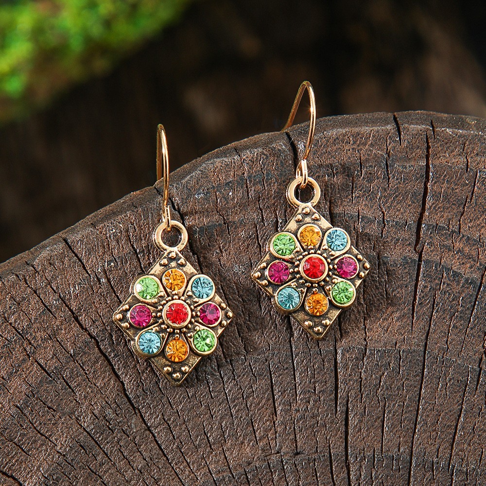 Cruz-frontera europea y americana moda hueco pendientes de aleación traje retro color pendientes diamante flor accesorios combinación