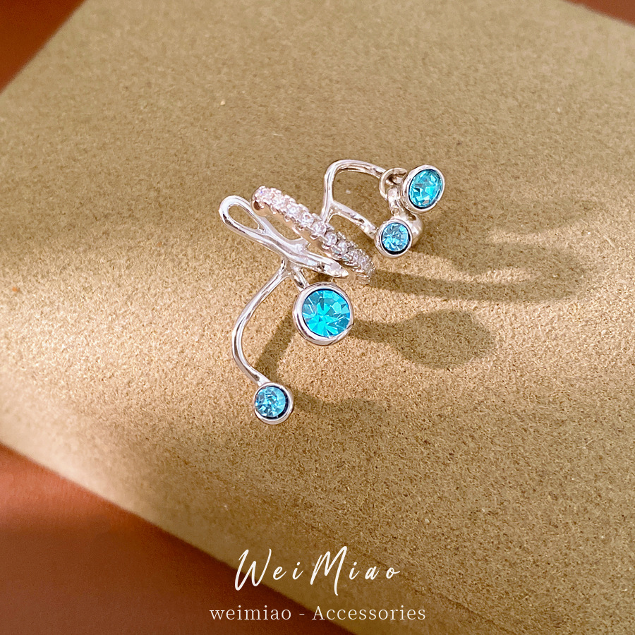 Diamante azul de diamante multicapa de orejas para mujeres sin agujeros de orejas personales pendientes de nicho ligero de lujo alta sensación de auriculares mayoristas