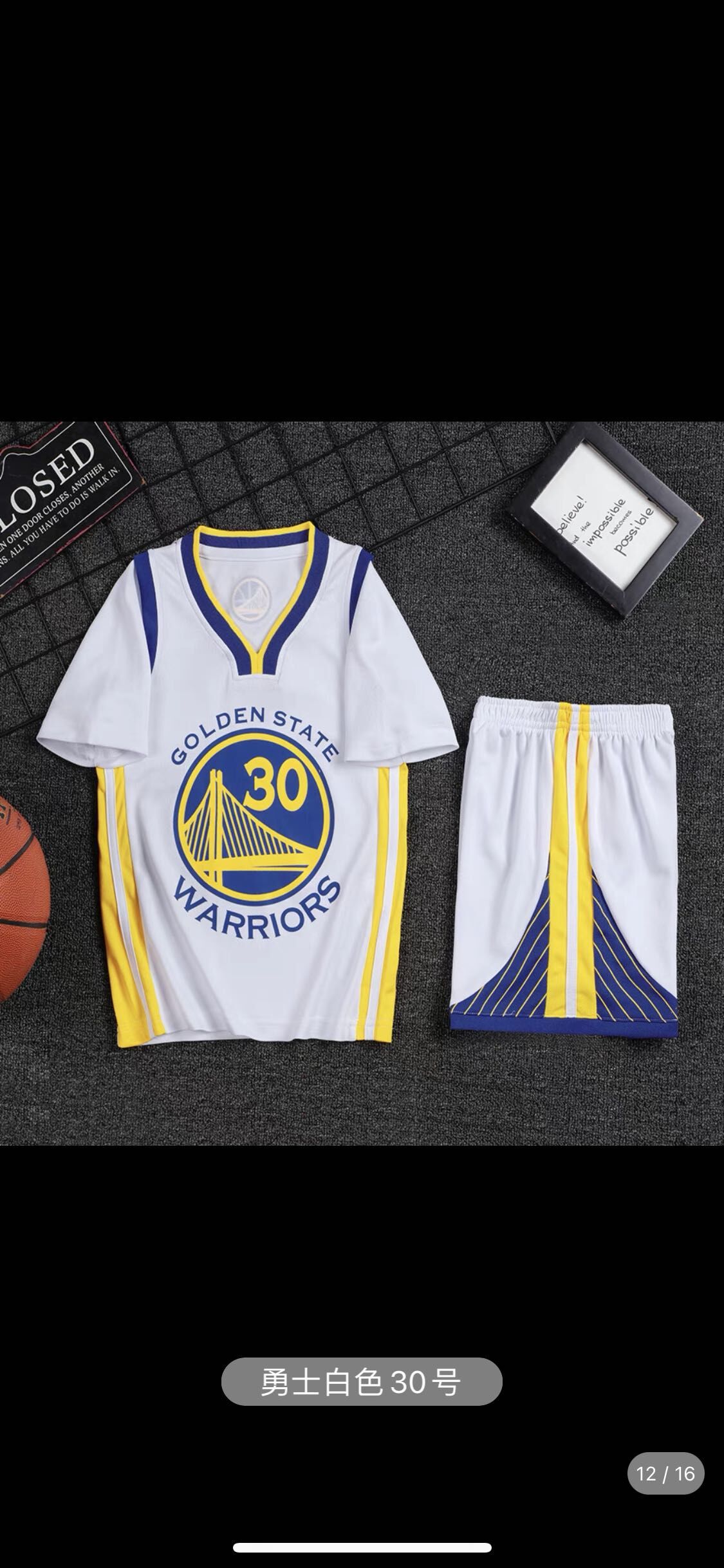 Uniforme de baloncesto de verano, traje deportivo, estilo coreano para hombres, falso de dos piezas, de manga corta de cinco puntos, pantalones cortos rectos de todo fósforo, traje de dos piezas