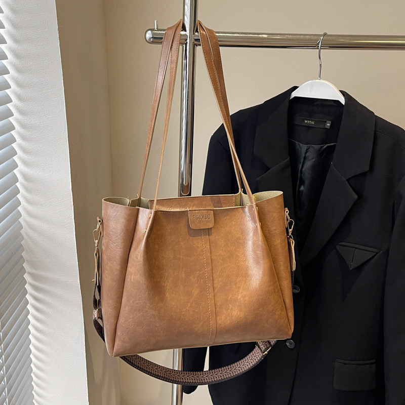 2024 nuevo invierno de patatas dulces con la misma combinación de ocio simple y generoso temperamento de gran capacidad bolso de dama