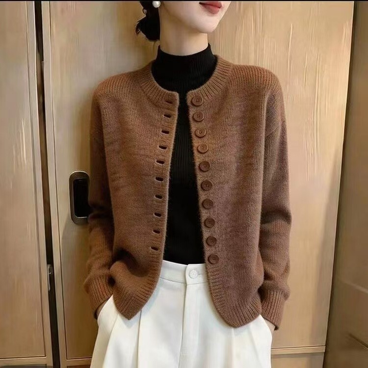 High-quality, lightweight, and luxurious round-neck, single-breasted knit top for women, autumn/winter 2026 collection, versatile long-sleeved outerwear suitable for the workplace High-quality, lightweight, and luxurious round-neck, single-breasted knit top for women, autumn/winter 2026 collection, versatile long-sleeved outerwear suitable for the workplace