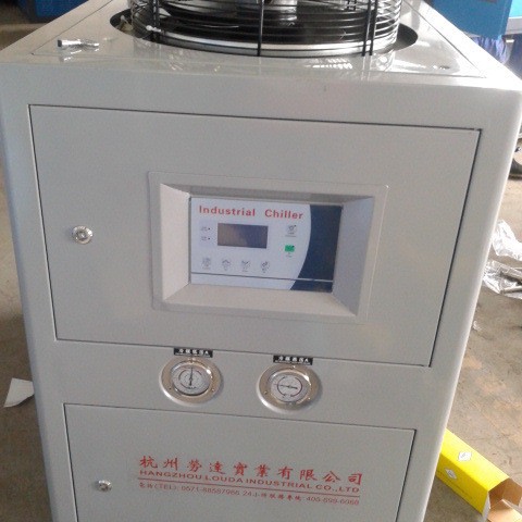 供应冷水机  激光焊接冷水机 LDSF-08 小型箱式冷水机 移动方便