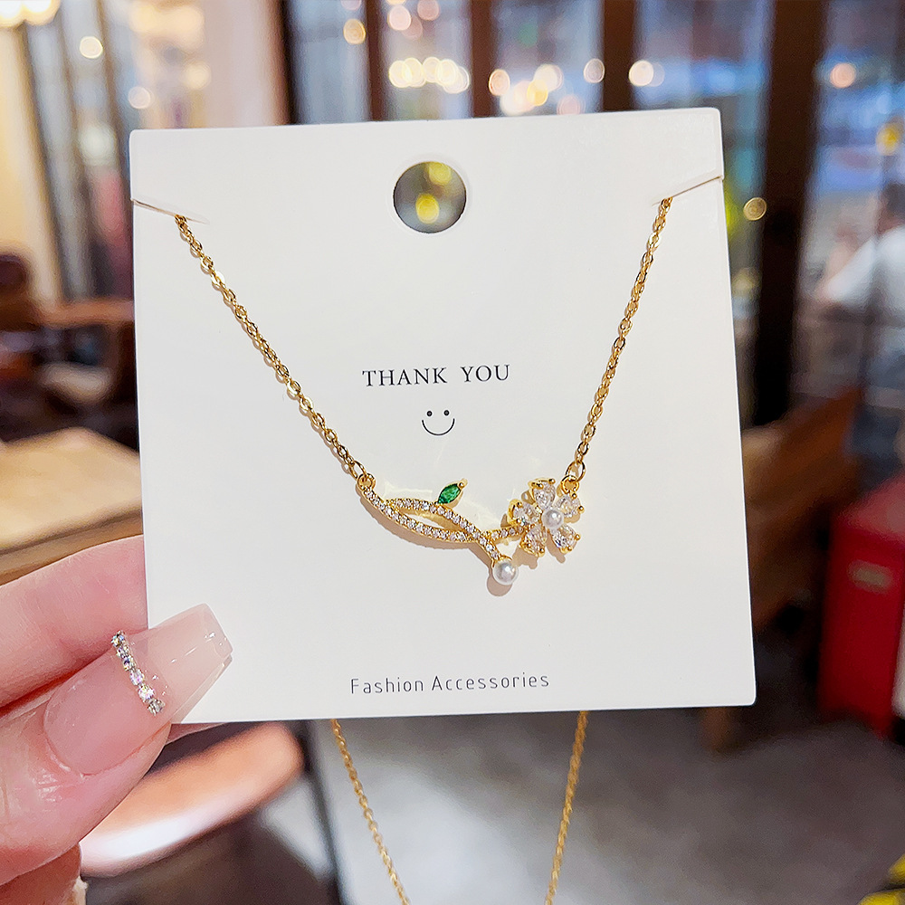 Titanium Steel, Copper Material Flower Pattern Wholesale Jewelry Elegant Flower Titanium Steel Copper Artificial Pearls Artificial Diamond Inlay Pendant Necklace