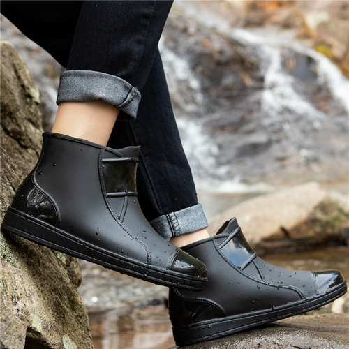 Korean-style casual fashion rain boots for men: Summer ankle-high kitchen shoes—non-slip, waterproof, and trendy rubber rain boots.