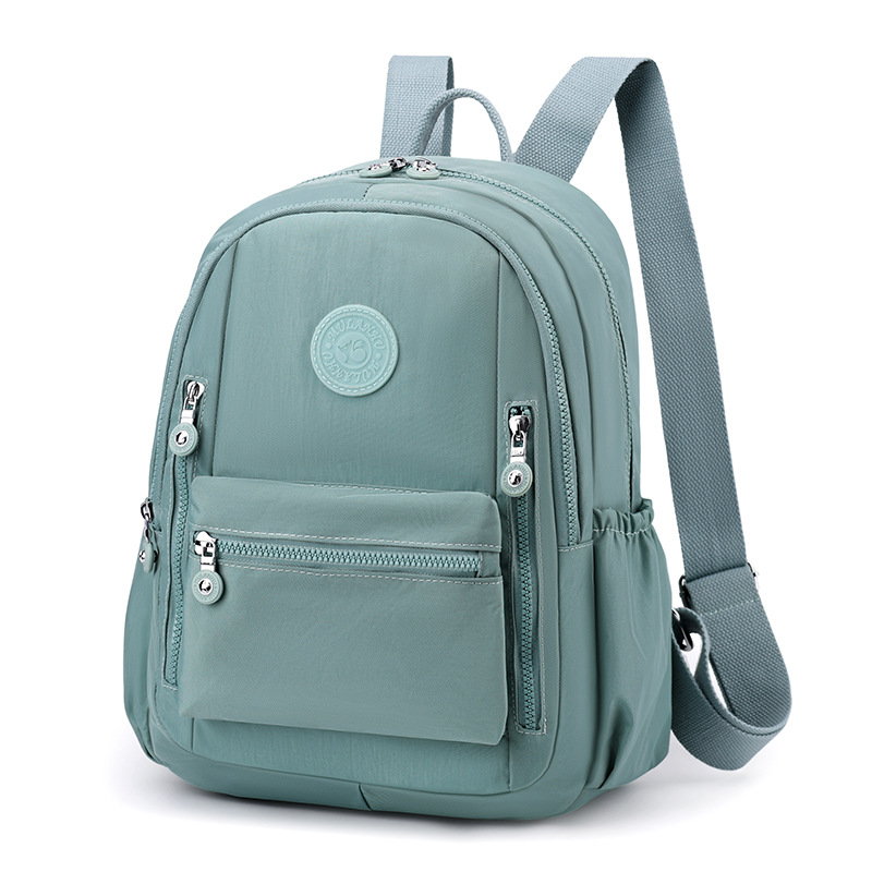 Mochila femenina 2025 nueva mochila de viaje de moda de gran capacidad, ligera tela de nylon casual y bolso de hombro