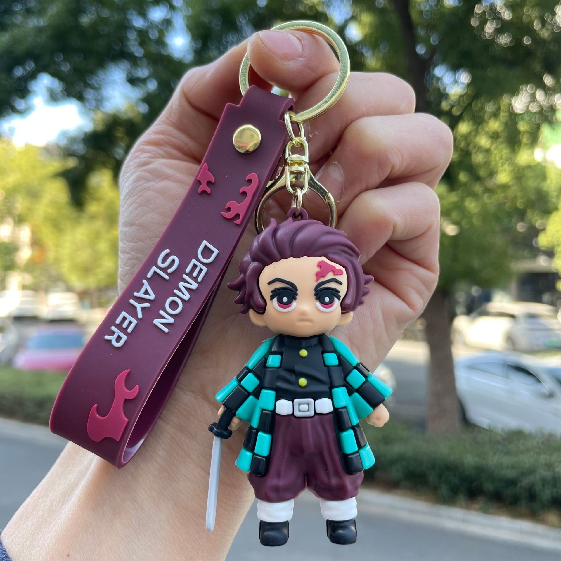 鬼滅の刃の鍵は自動車のキーチェーンの漫画の公仔のかばんのペンダントの子供機の小さい贈り物の卸売りを掛けます。