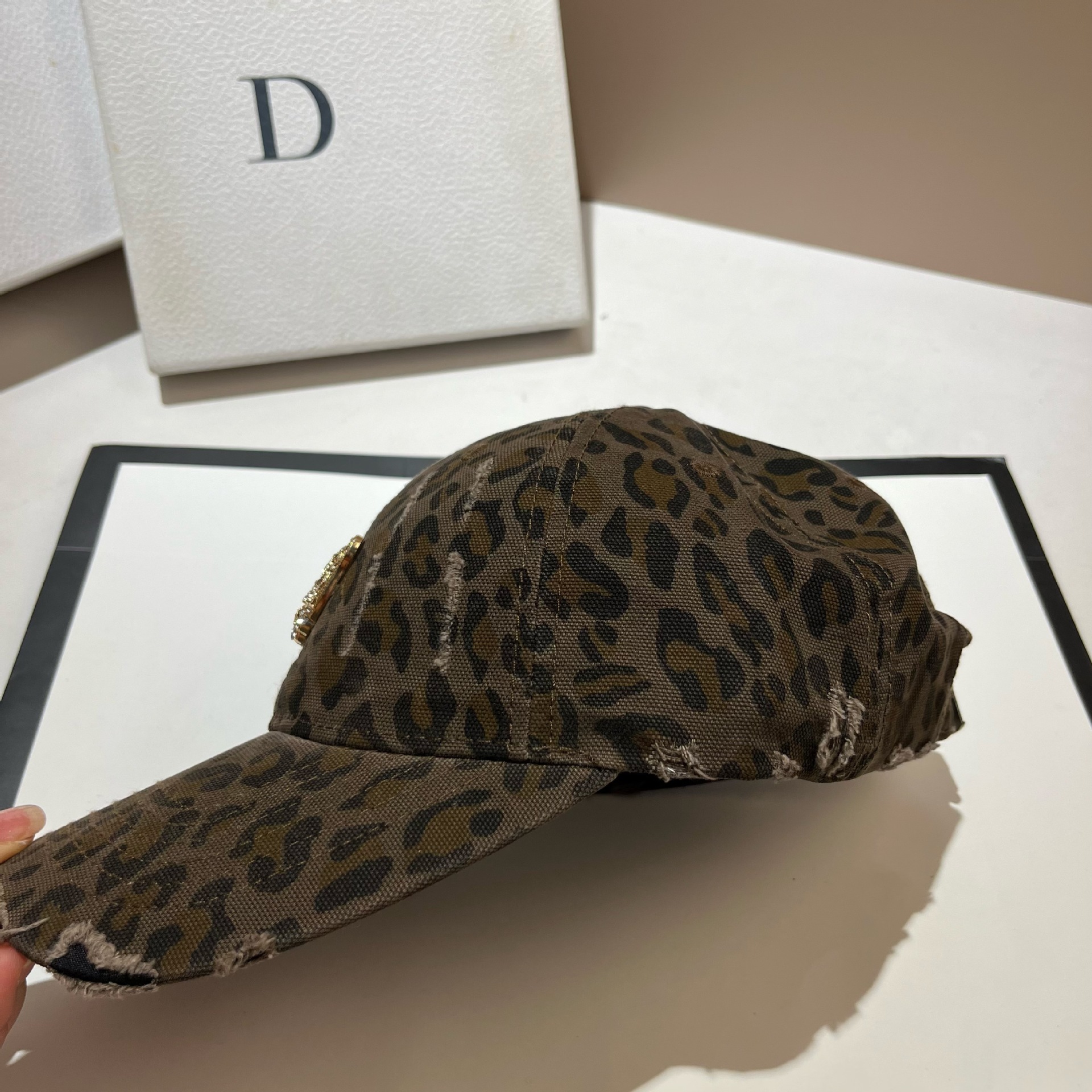 Sweet and Cool Leopard Pattern Baseball Korean Edition Star Style Personalized Piercing Duck Tongue Fashion Outdoor_voghion.com
