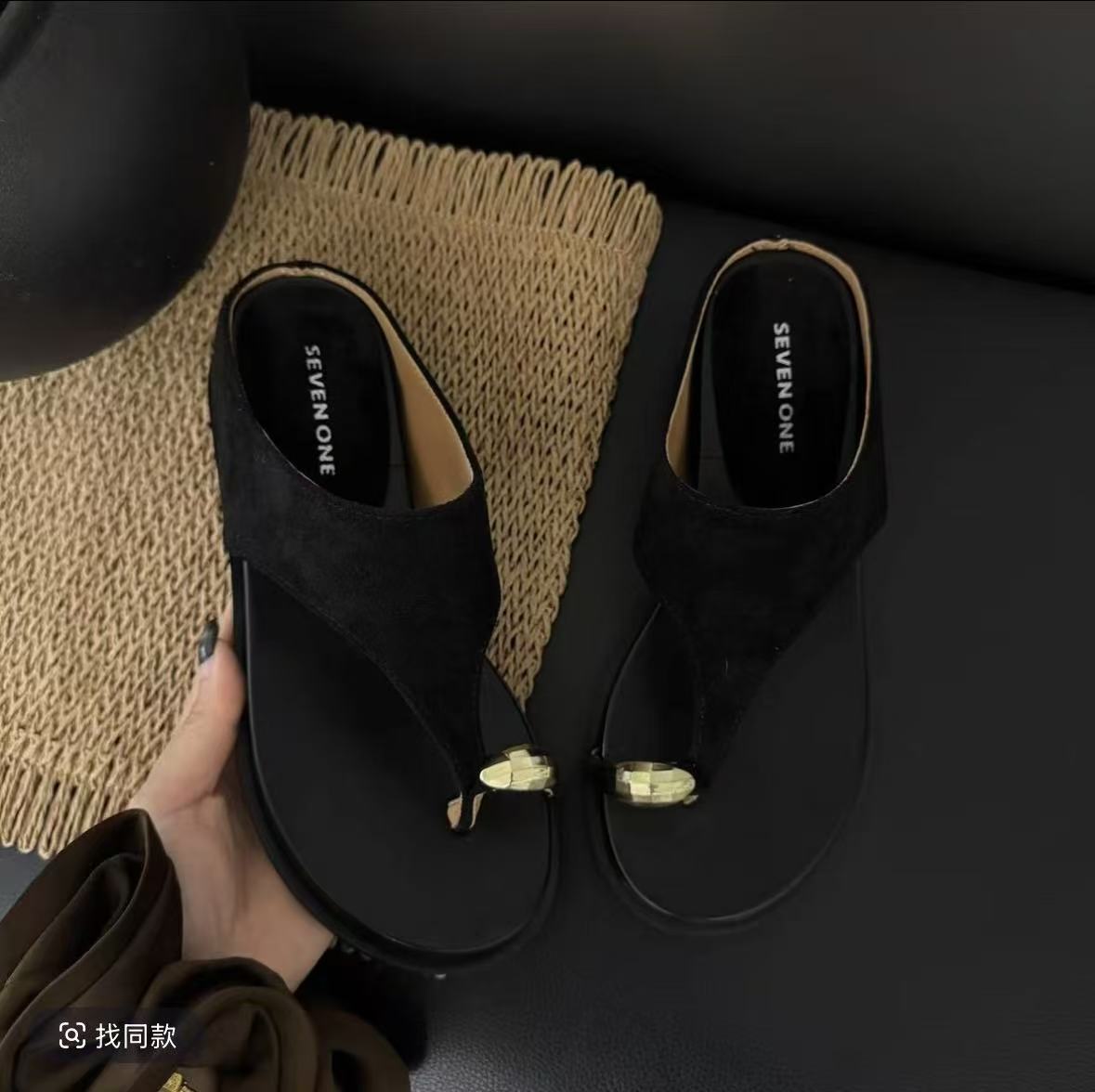 Fashionable And Minimalist Suede Flip-flops