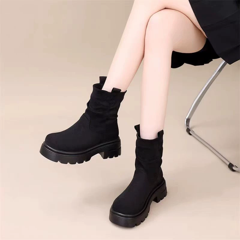 Корейские сапоги Martin с толстой подошвы бархат модные дикие бархатные хлопчатобумажные женские туфли 2024 осень-зима новые водонепроницаемые средние сапоги