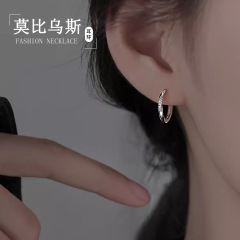 モビウスのイヤリングの女性2024の新しい耳のボタンの小さい大衆の設計の高級感の耳の装飾のシンプルで軽い贅沢な耳の釘
