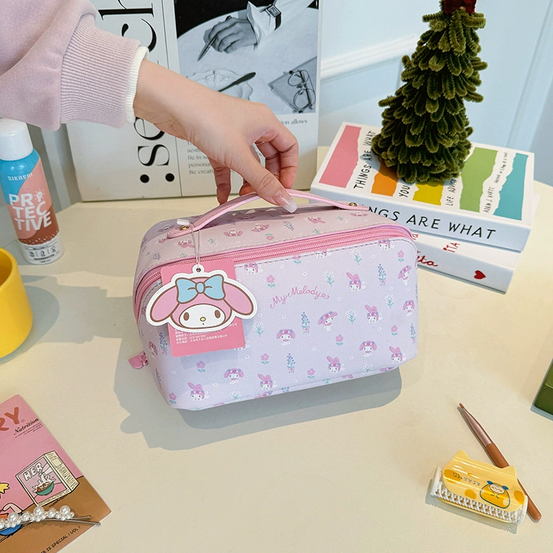 Косметичка Sanrio стеганая с синтепоном-наполнением, просторная дорожная организация, рисунки с героями