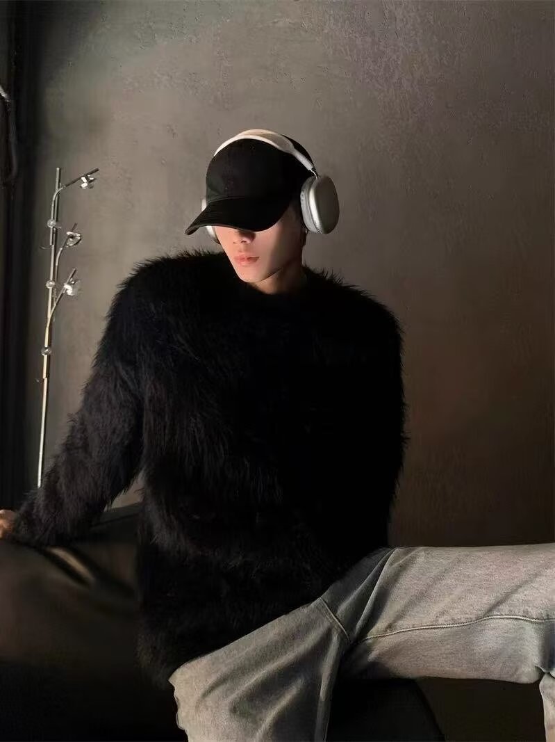 馬海毛のふわふわした白いミンクの丸首のセーターの男性の秋冬感の怠惰な柔らかいモチはニットを打ちます。